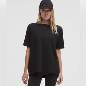 🌼Lululemon back in action short *Nulu sleeve black size 12